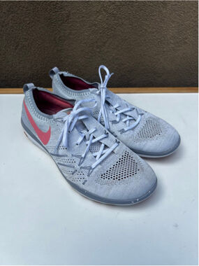 Nike Focus Flyknit Womens 10 Silver White Pink Athletic Running Comfort Workout